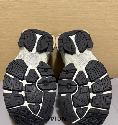 Balenciaga Runner Sneaker Camel 40