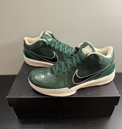 Undefeated Nike Kobe 4 Protro Milwaukee Bucks Size 9