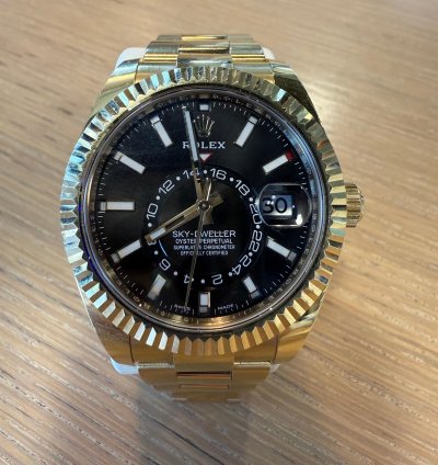Rolex Sky-dweller 2022 Slightly Worn like New