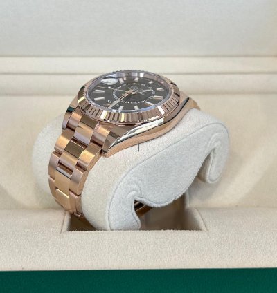 Rolex Sky-dweller 2023 Skydweller Rose Gold Chocolate 326935