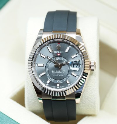 Rolex Sky-dweller 2024 Rose Gold Sky-dweller Oysterflex Rhodium Dial Unworn Box Papers 336235