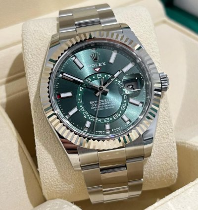 Rolex Sky-dweller 2024 Steel Sky-dweller Green Dial Unworn Box And Papers 336934