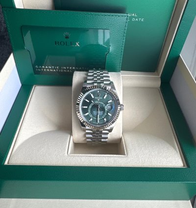 Rolex Sky-dweller 2025 Full Set Unworn
