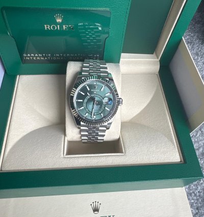 Rolex Sky-dweller 2025 Full Set Unworn
