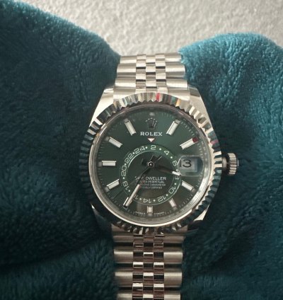 Rolex Sky-dweller 2025 Full Set Unworn