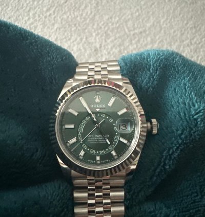 Rolex Sky-dweller 2025 Full Set Unworn