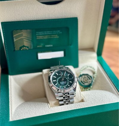 Rolex Sky-dweller 2025 Mint Green Sky-dweller On Jubilee - Complete - 336934