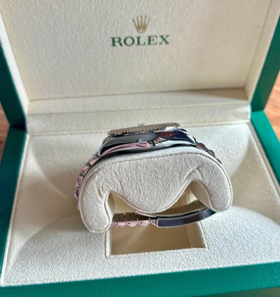 Rolex Sky-dweller 2025 Mint Green Sky-dweller On Jubilee - Complete - 336934