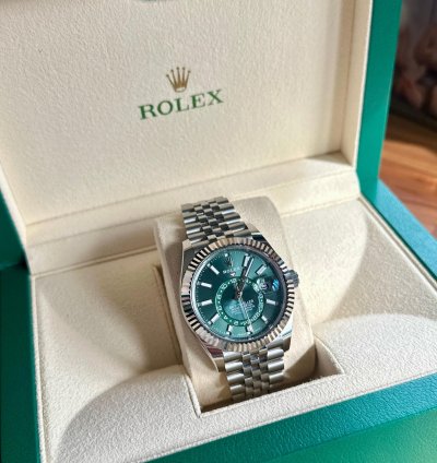 Rolex Sky-dweller 2025 Mint Green Sky-dweller On Jubilee - Complete - 336934