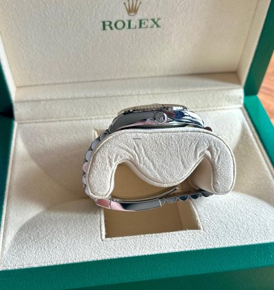 Rolex Sky-dweller 2025 Mint Green Sky-dweller On Jubilee - Complete - 336934
