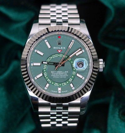Rolex Sky-dweller 2025 New Unworn Sky-dweller Green Dial 42mm Fluted Bezel White Gold Jubilee 336934