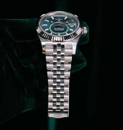 Rolex Sky-dweller 2025 New Unworn Sky-dweller Green Dial 42mm Fluted Bezel White Gold Jubilee 336934
