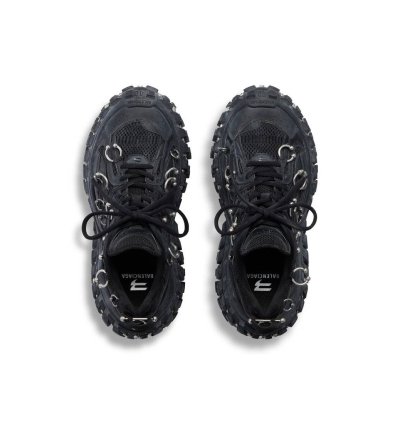 O1la1rc1a0325 Bouncer Screw Sneakers With Piercings In Black