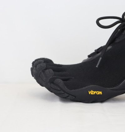 O1rshd1 Toe Low Top Sneakers In Black