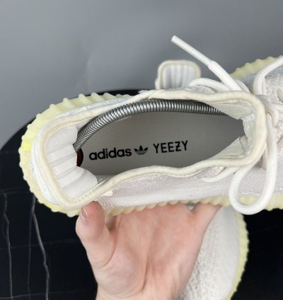 Yeezy Boost 350 2 Cream White Sneakers y0398