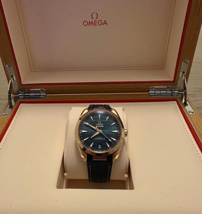Omega Seamaster Aqua Terra Master Chronometer 2022 Omega Aqua Terra Sedna Gold Full Set Caseback Sticker