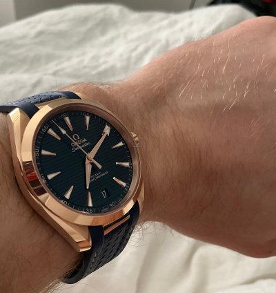 Omega Seamaster Aqua Terra Master Chronometer 2022 Omega Aqua Terra Sedna Gold Full Set Caseback Sticker