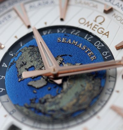 Omega Seamaster Aqua Terra Worldtimer 150 43 Mm Sedna Gold Mit Goldband 220 50 43 22 02 001