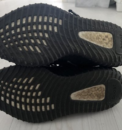 Yeezy Boost 350 V2 Bred