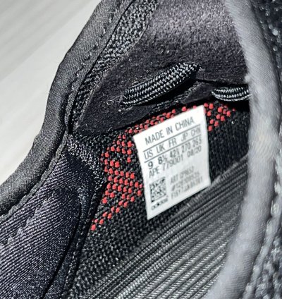 Yeezy Boost 350 V2 Bred