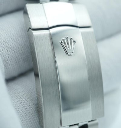 Rolex Sky-dweller 336934 Sky-dweller 42mm Fluted Bezel Green Dial Jubilee Bracelet Complete Set 2024