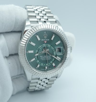 Rolex Sky-dweller 336934 Sky-dweller 42mm Fluted Bezel Green Dial Jubilee Bracelet Complete Set 2024