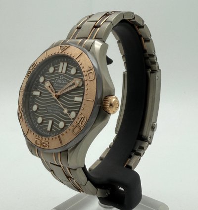 Omega Seamaster Diver 300 210 60 42 20 99 001