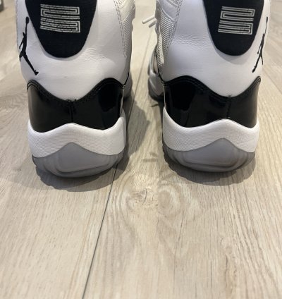 2011 Air Jordan 11 Retro Concord Size 9
