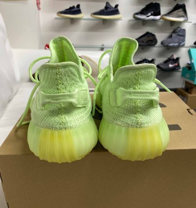 Yeezy Boost 350 V2 Gid Glow