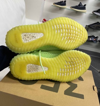 Yeezy Boost 350 V2 Gid Glow