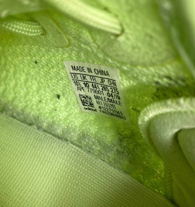 Yeezy Boost 350 V2 Gid Glow
