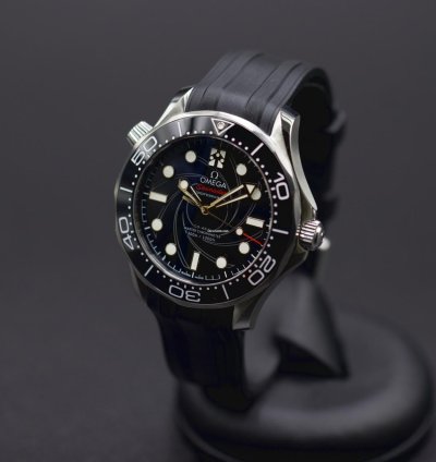 Omega Seamaster Diver 300 James Bond Limited Set Full Set - Like New 2021