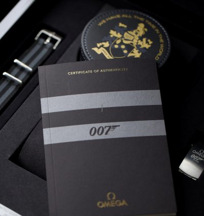 Omega Seamaster Diver 300 James Bond Limited Set Full Set - Like New 2021