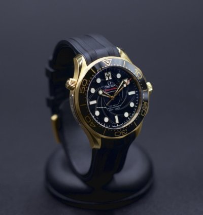 Omega Seamaster Diver 300 James Bond Limited Set Full Set - Like New 2021