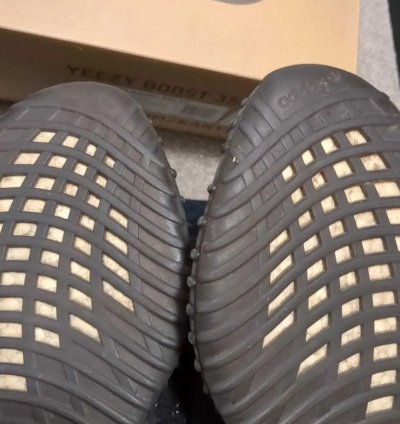 Yeezy Boost 350 V2 Oreo Size 10 Us Men Used Good Box Adidas