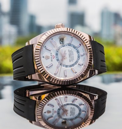 Rolex Sky-dweller 42m Everose Gold White Dial