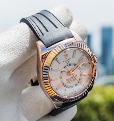 Rolex Sky-dweller 42m Everose Gold White Dial