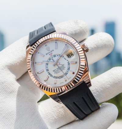 Rolex Sky-dweller 42m Everose Gold White Dial
