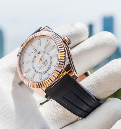 Rolex Sky-dweller 42m Everose Gold White Dial