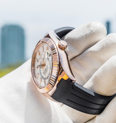 Rolex Sky-dweller 42m Everose Gold White Dial
