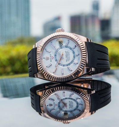 Rolex Sky-dweller 42m Everose Gold White Dial