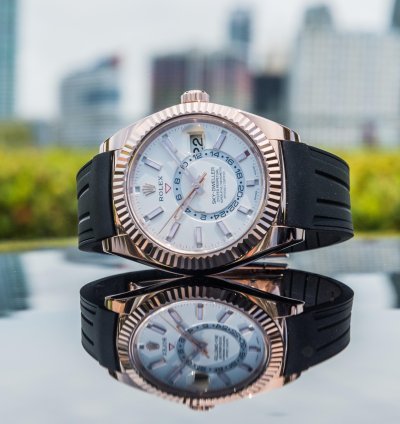 Rolex Sky-dweller 42m Everose Gold White Dial
