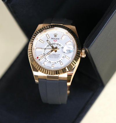 Rolex Sky-dweller 42mm 326238-0003 Intense White Dial