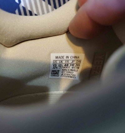 Yeezy Boost 700 Magnet