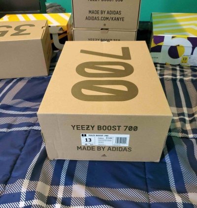 Yeezy Boost 700 Magnet