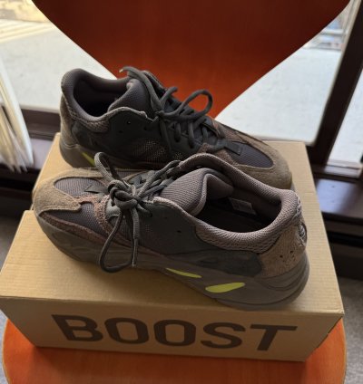 Yeezy Boost 700 Mauve