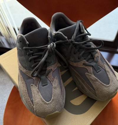 Yeezy Boost 700 Mauve
