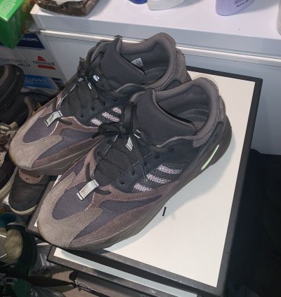 Yeezy Boost 700 Mauve 2018