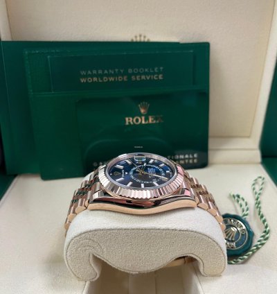 Rolex Sky-dweller 42mm Blue Dial Rose Gold Jubilee Bracelet 336935