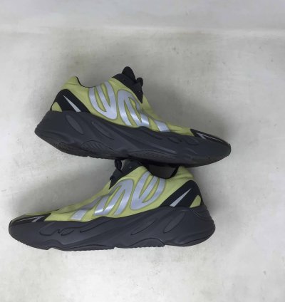 Yeezy Boost 700 Mnvn Resin